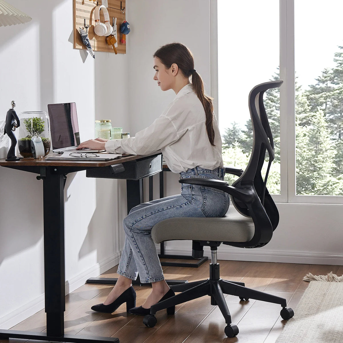Ergonomic Mesh Office Chair - High Back Swivel Desk Chair